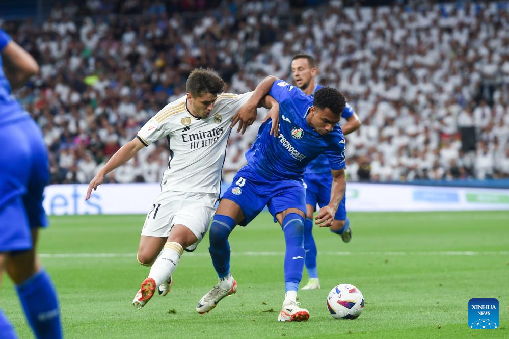 Un gol tardío de Bellingham aseguró la victoria del Real Madrid en la victoria de Real Sociedad, Betis y Alavés en España-Xinhua.