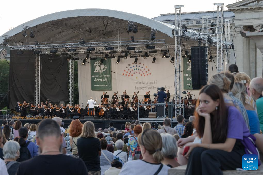 Ingyenes szabadtéri koncertet tartottak Budapesten, Magyarország-Xinhua