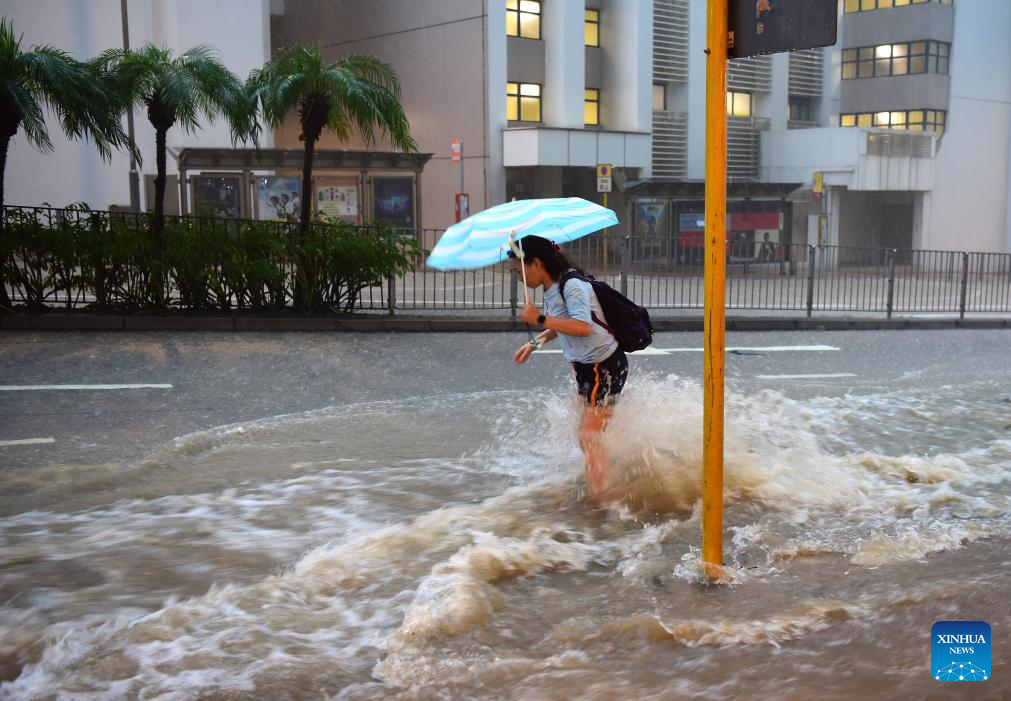 Hong Kong fights flooding after typhoon brings heavy rainfall-Xinhua