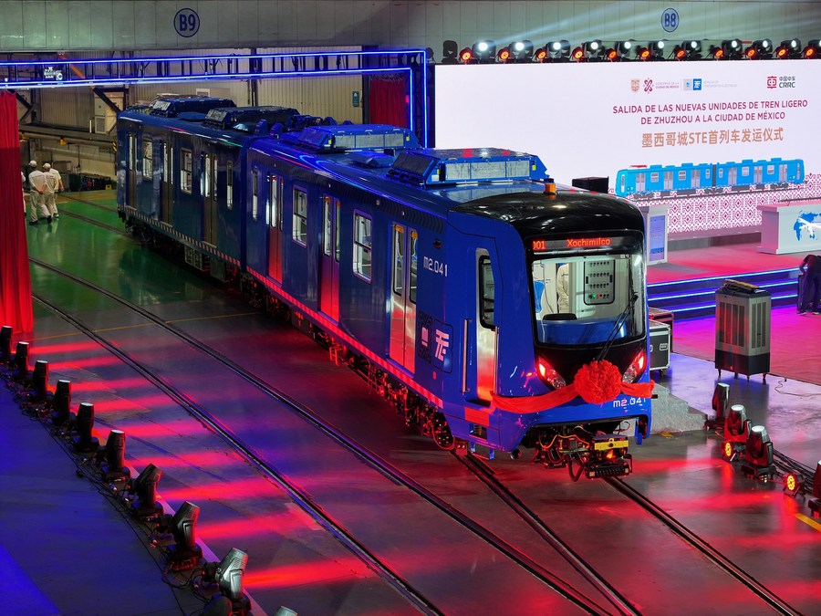 El primer tren ligero con destino a Ciudad de México sale de la línea de montaje en Zhuzhou-Xinhua.
