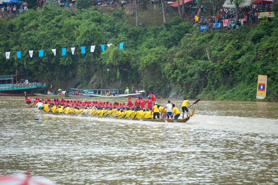 Asia Album: Dragon boat racing in Luang Prabang, Laos-Xinhua