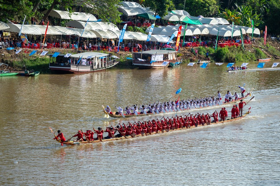 Asia Album: Dragon boat racing in Luang Prabang, Laos-Xinhua