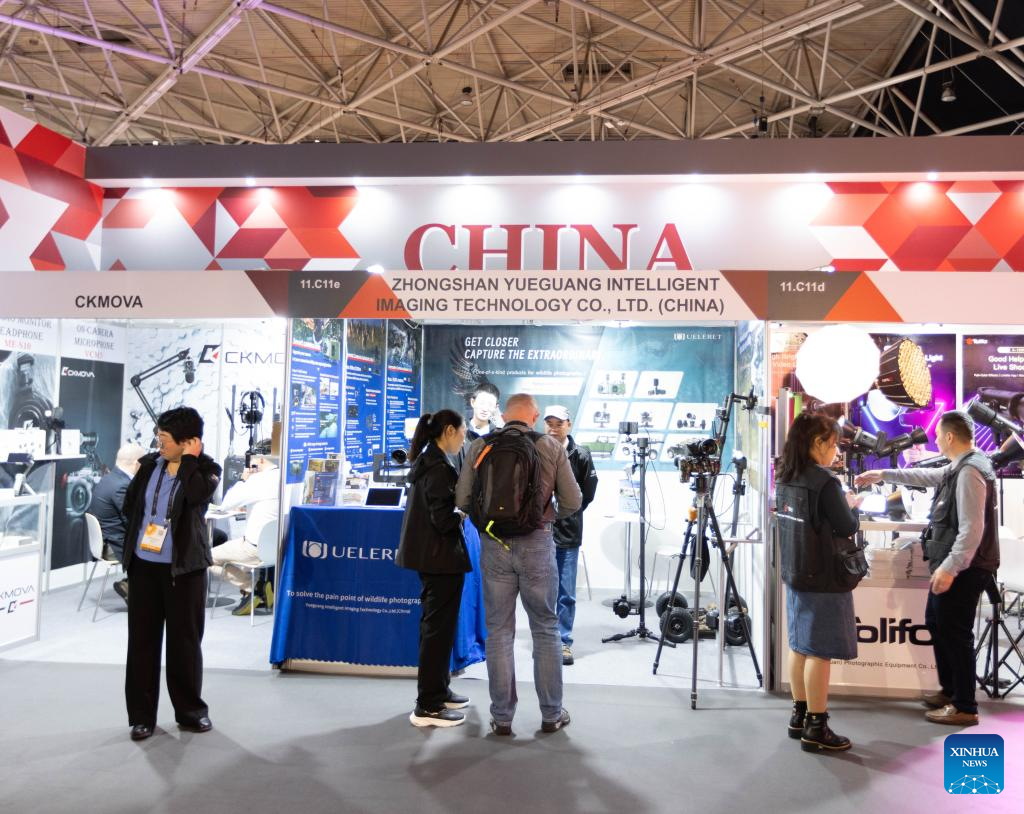 Chinese bedrijven brengen innovaties naar de Amsterdam-Xinhua Broadcasting Conference