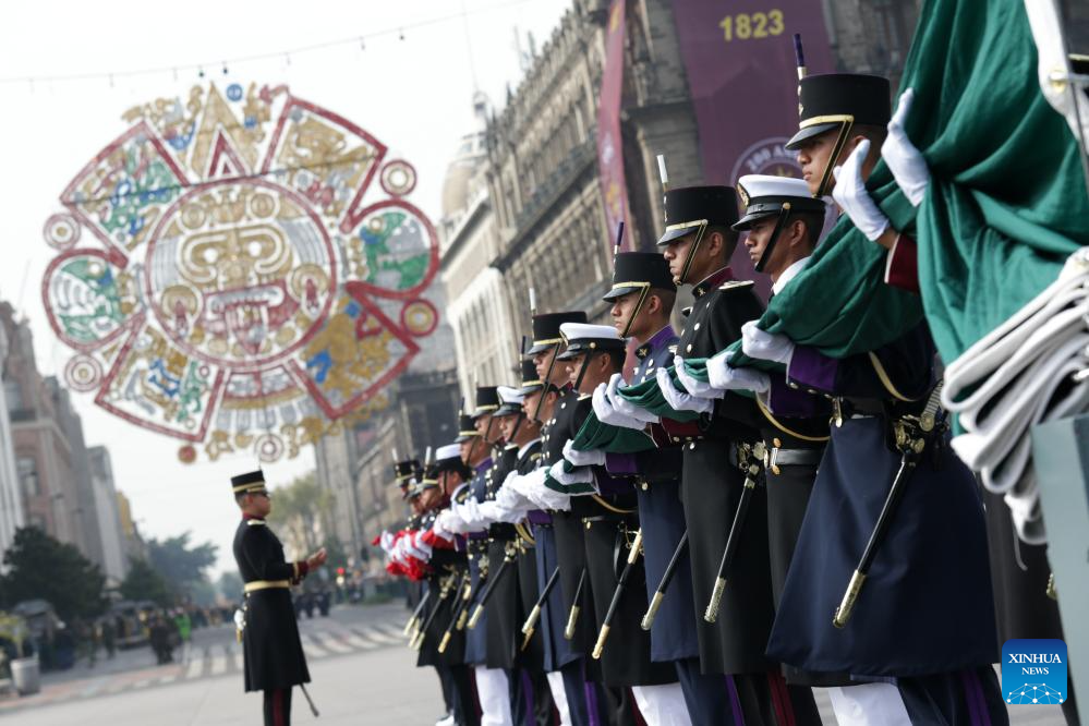 Desfile militar con motivo del 213 aniversario del Día de la Independencia de México – Xinhua