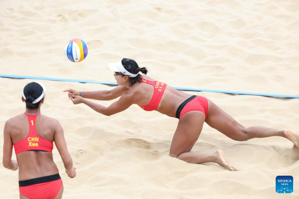 Highlights of women's beach volleyball preliminary match at 19th Asian  Games-Xinhua