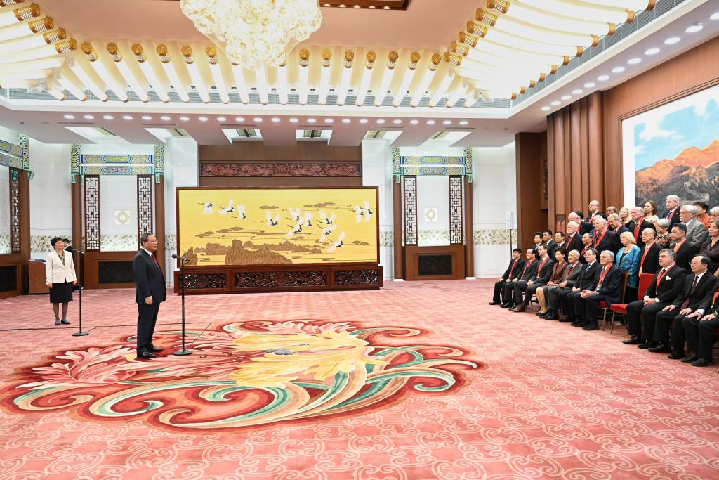 Primer Ministro chino: China da la bienvenida a los talentos extranjeros para su continua participación en el desarrollo