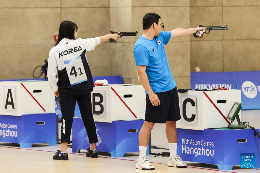 Chinese Jiang and Zhang shoot down 10m air pistol mixed team gold at ...