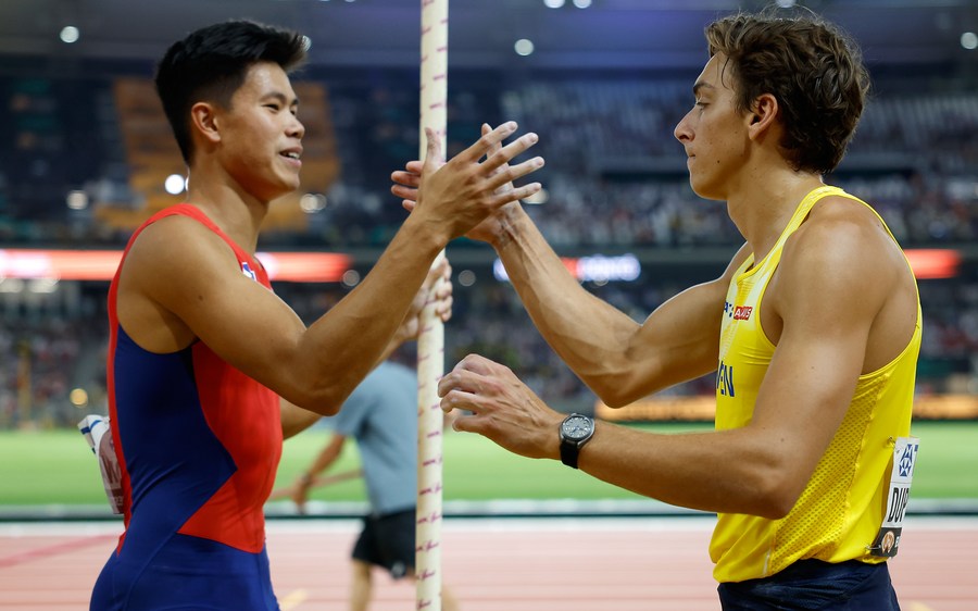 EJ Obiena captures SEA Games pole vault gold anew, resets record