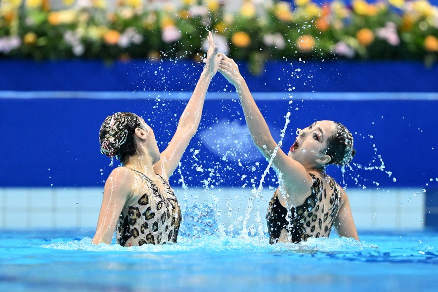 China's twin sisters win artistic swimming duet title at Hangzhou Asiad