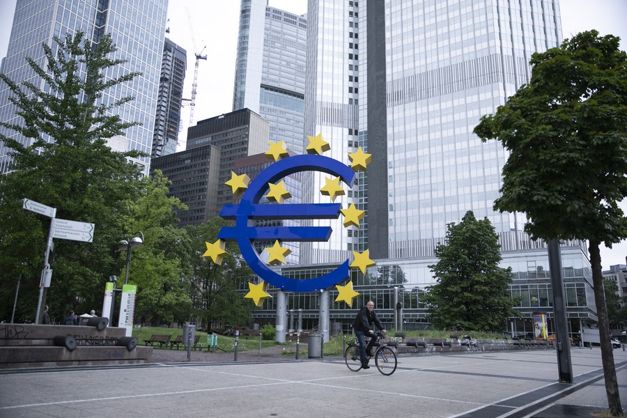 Inflácia v eurozóne klesá, keďže ekonomický rast stagnuje – Xinhua