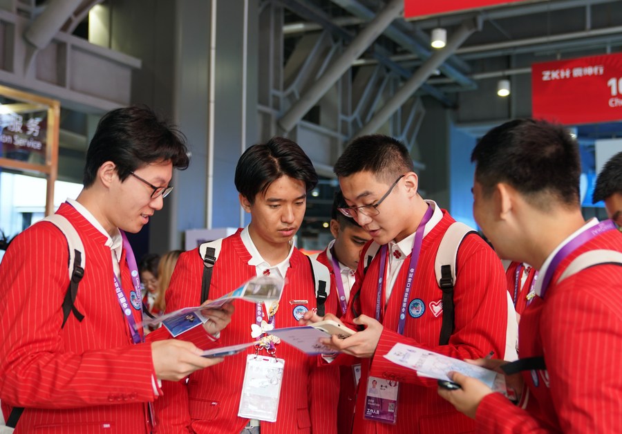 InPics: Volunteers for the 6th CIIE kick off on-site training in ...