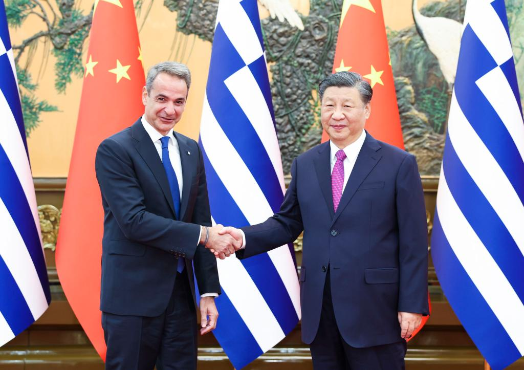 Ο Σι συναντά τον Έλληνα πρωθυπουργό Xinhua
