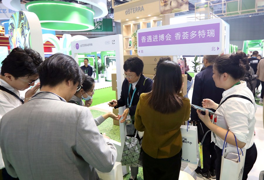 Visitors try doTERRA's products at the 6th China International Import Expo (CIIE) in east China's Shanghai, Nov. 7, 2023. (Xinhua/Liu Ying)