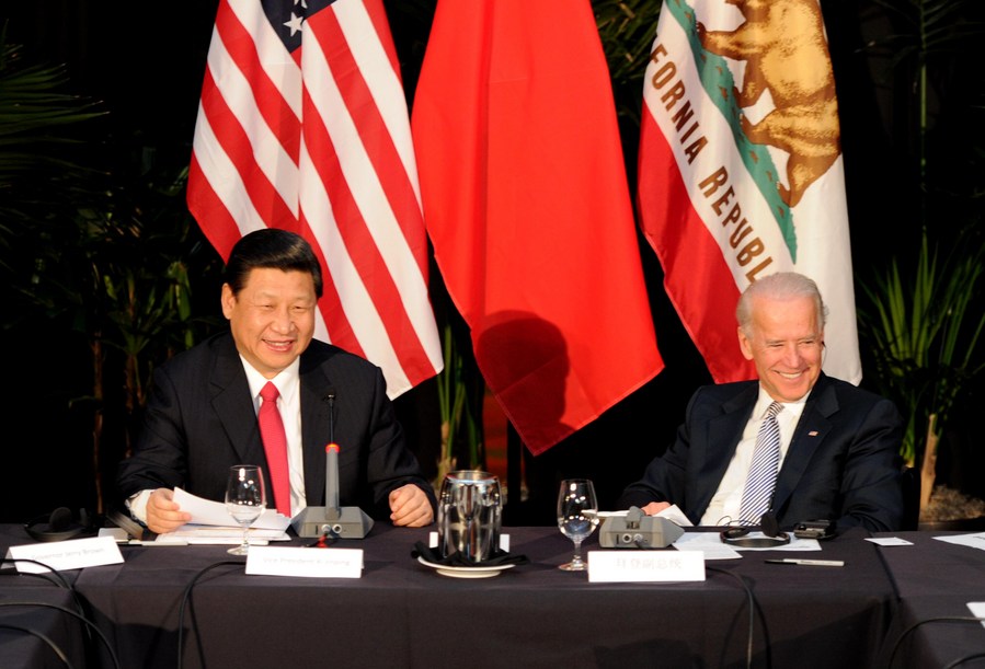 Xi Jinping (L) and Joe Biden smile as they meet with governors of Chinese provinces and U.S. states in Los Angeles, the United States, Feb. 17, 2012.