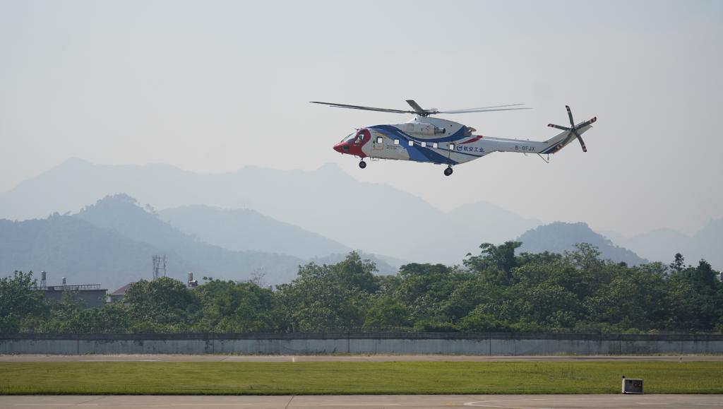 Gran helicóptero civil chino AC313A completa sus primeras pruebas de vuelo en una meseta – Xinhua