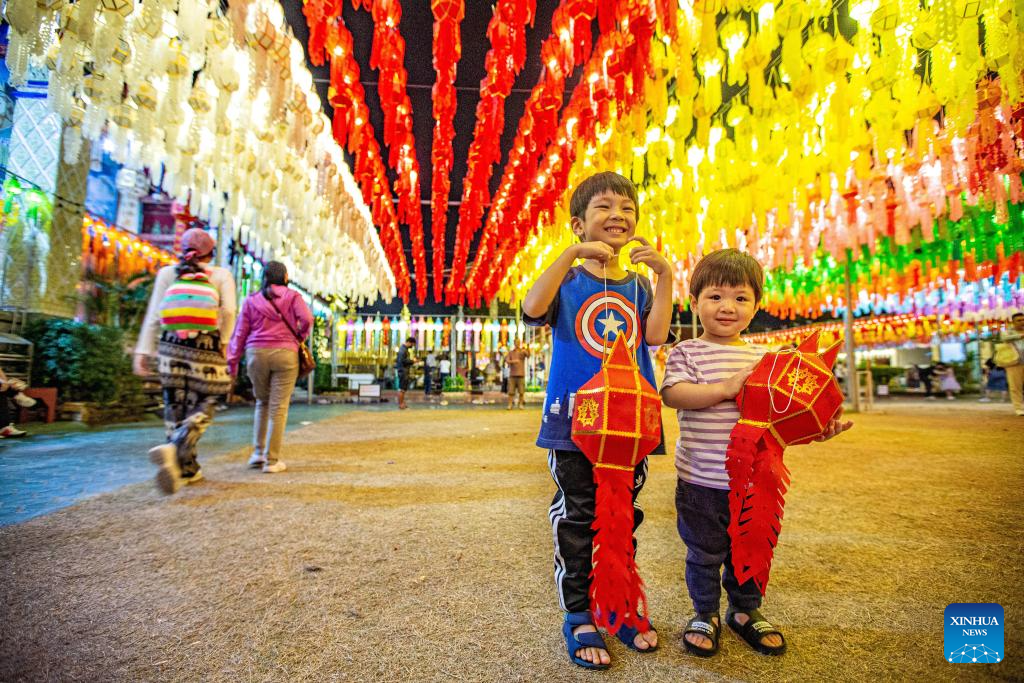 Lantern festival held in Lamphun, Thailand-Xinhua