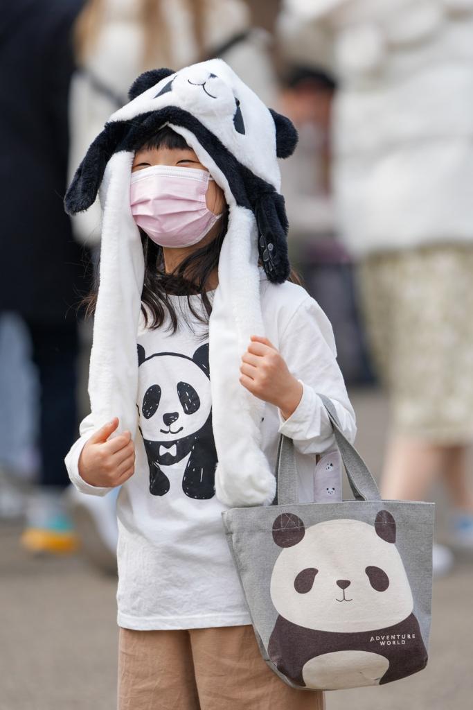 Japanese fans enchanted after visiting Japan-born panda in China 