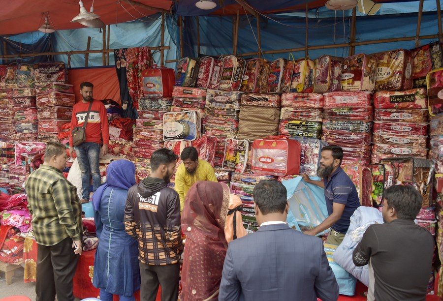 Asia Album Chinese blankets popular in Bangladesh's marketsXinhua