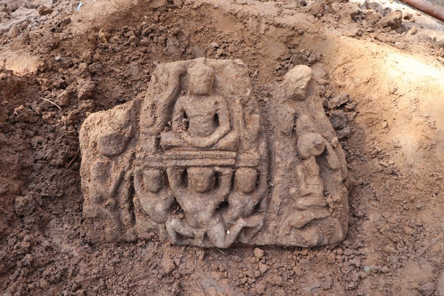 Ancient Statues Unearthed In Cambodia's Angkor Park-Xinhua