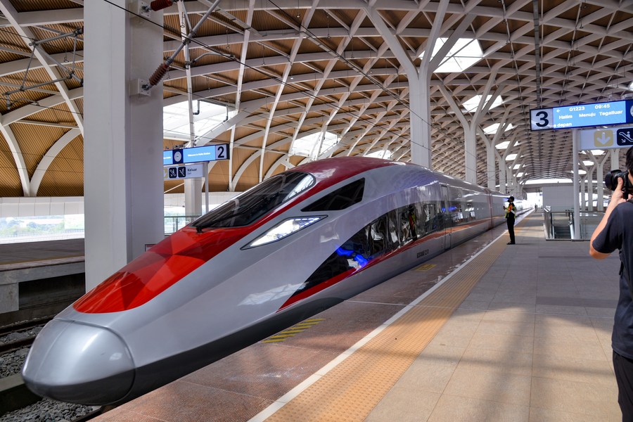 Kereta api berkecepatan tinggi pertama di Indonesia menangani 1 juta perjalanan penumpang, membuka peluang baru – Xinhua