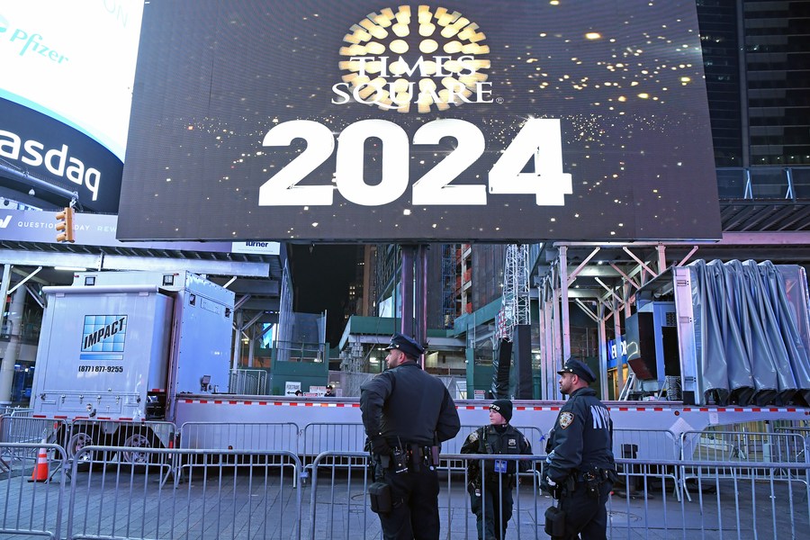 Feature New York iconic New Year's Eve celebrations shrouded in mixed