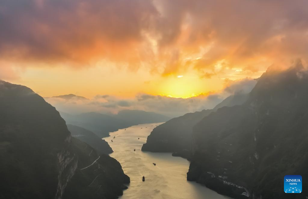 Xiling Gorge along the Yangtze River in Zigui County, central China's Hubei Province. (Photo by Zheng Jiayu/Xinhua)