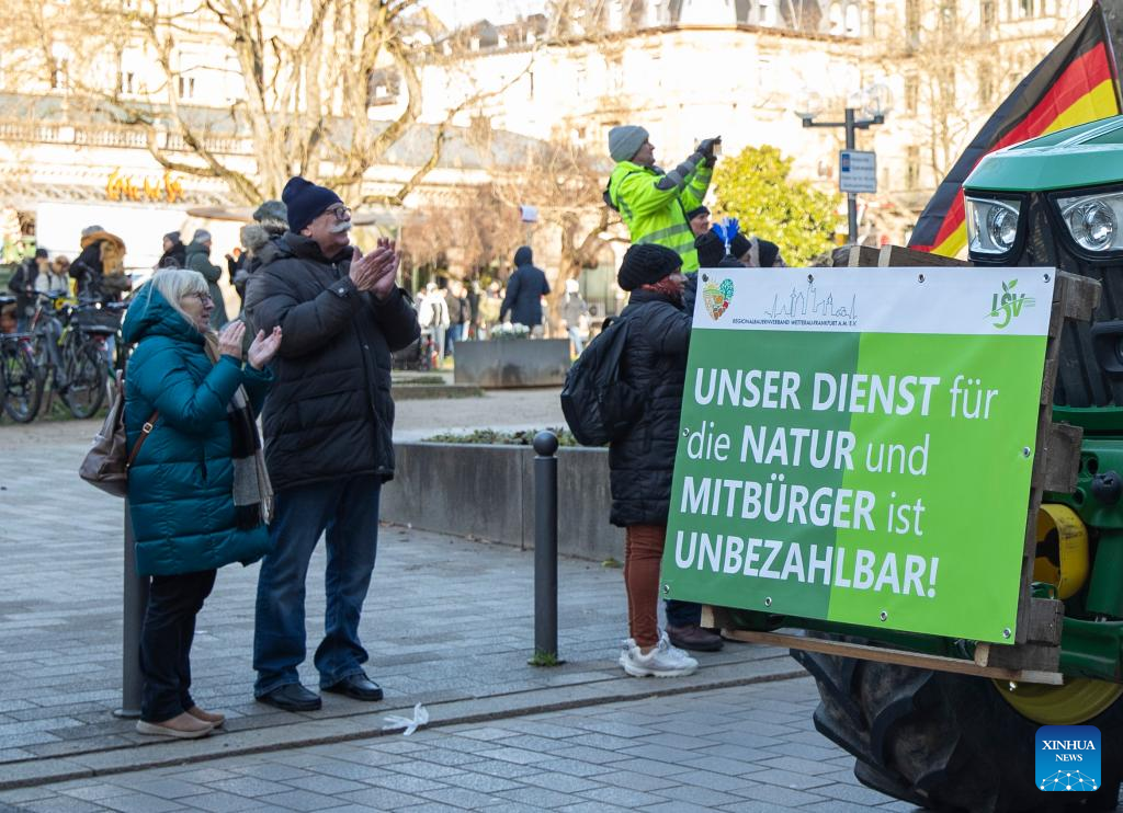 Deutsche Bauern protestieren gegen Kürzungen bei Subventionen – Xinhua. Deutsche Bauern protestieren gegen Kürzungen bei Subventionen – Xinhua.