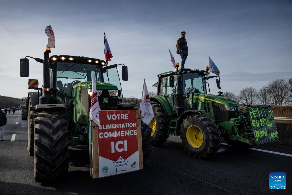 French Farmers' Protests Block Highways Around Paris-Xinhua