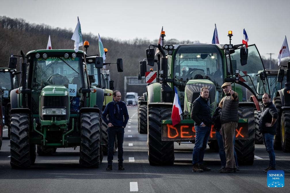 French Farmers' Protests Block Highways Around Paris-Xinhua