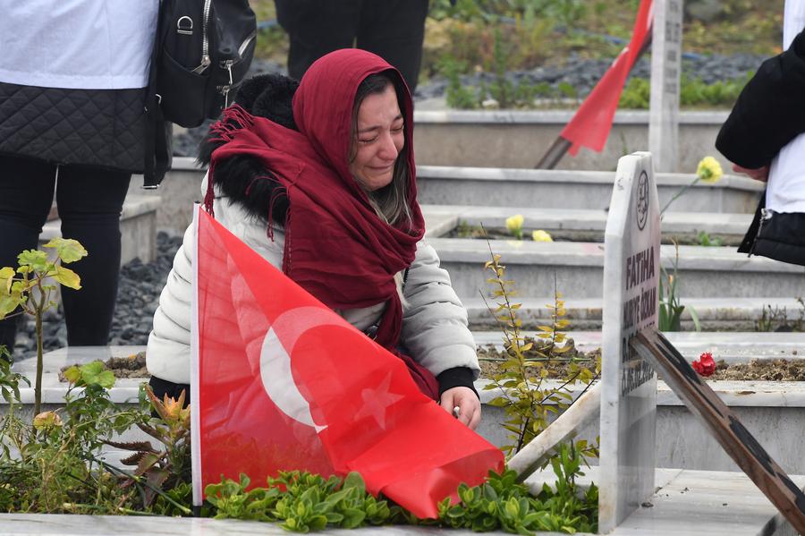 Bir yıl sonra, hayatta kalanlar hala Türkiye'deki depremin acısını ve travmasını yaşıyor-Xinhua