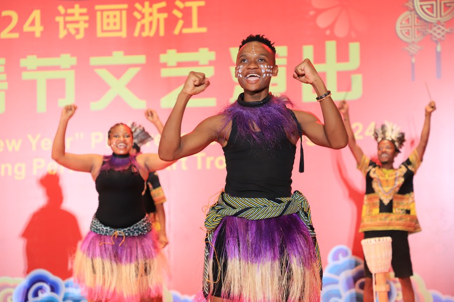 Spring Festival gala fetes Tanzanian, Chinese audience-Xinhua
