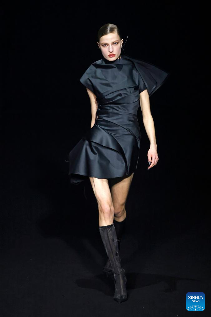 In pics Mugler FallWinter 2024/2025 readytowear collection at Paris