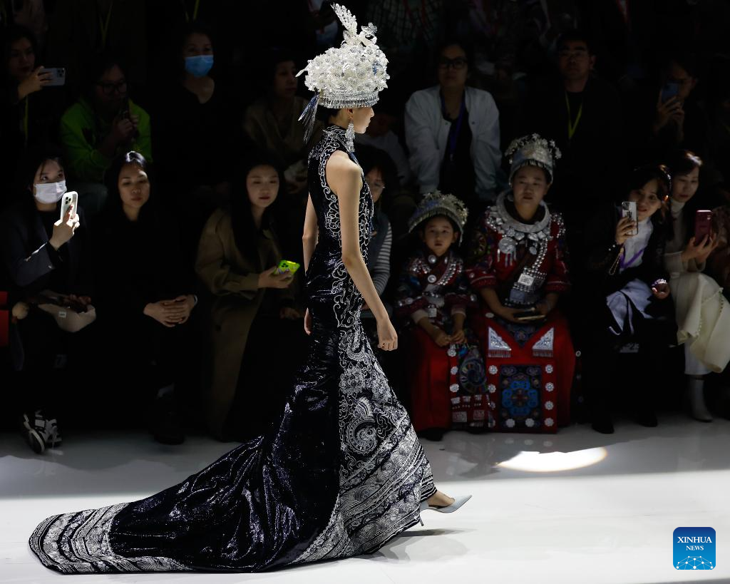 China Fashion Week Fall/Winter 2024 Kicks Off-Xinhua