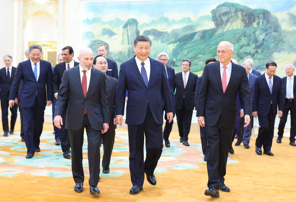 Xi meets U.S. guests