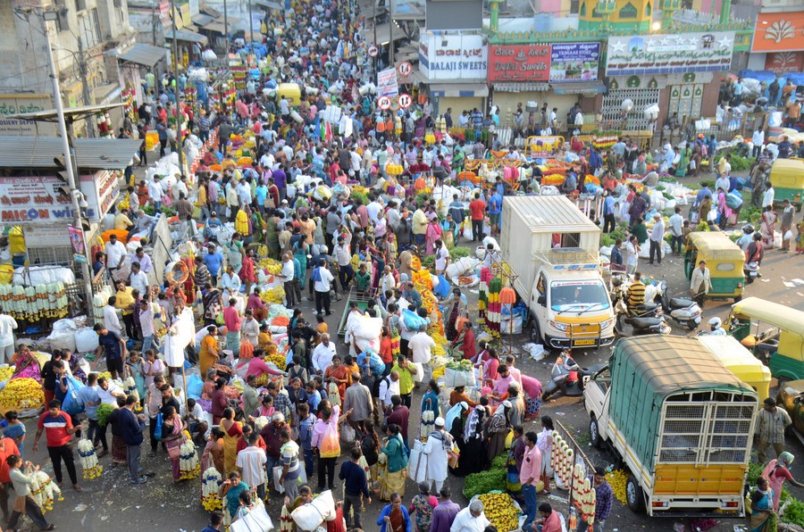 Asia Album: Bustling Flower Market In India's Bangalore-xinhua