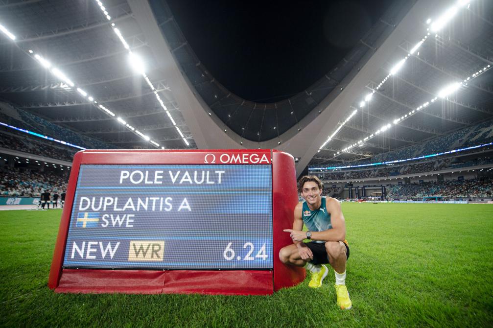 Armand Duplantis Soars To New World Record In Xiamen Diamond League-Xinhua