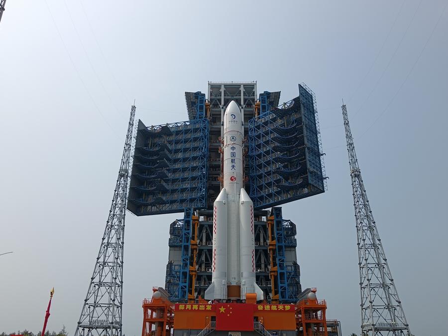 W piątkowe popołudnie Chiny wystrzeliły sondę księżycową Chang’e-6