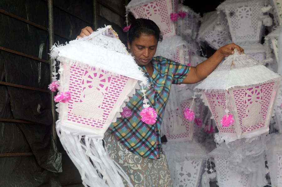 Asia Album: Preparation for Buddhist festival of Vesak in Sri Lanka-Xinhua