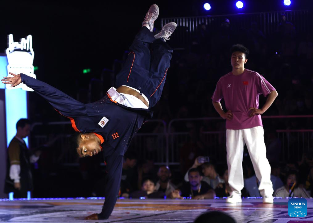 China's B-Boy Qi Thrills Local Fans As Skateboarder Eaton Makes Double ...