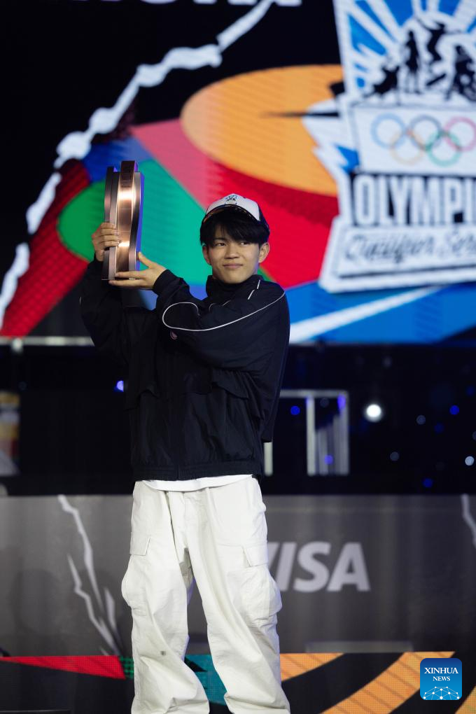 China's B-Boy Qi Thrills Local Fans As Skateboarder Eaton Makes Double ...