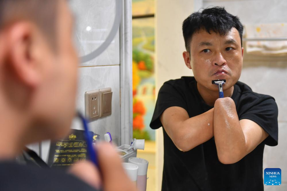 Pic story of disabled man rebuilding his life in China’s Hunan_Top News