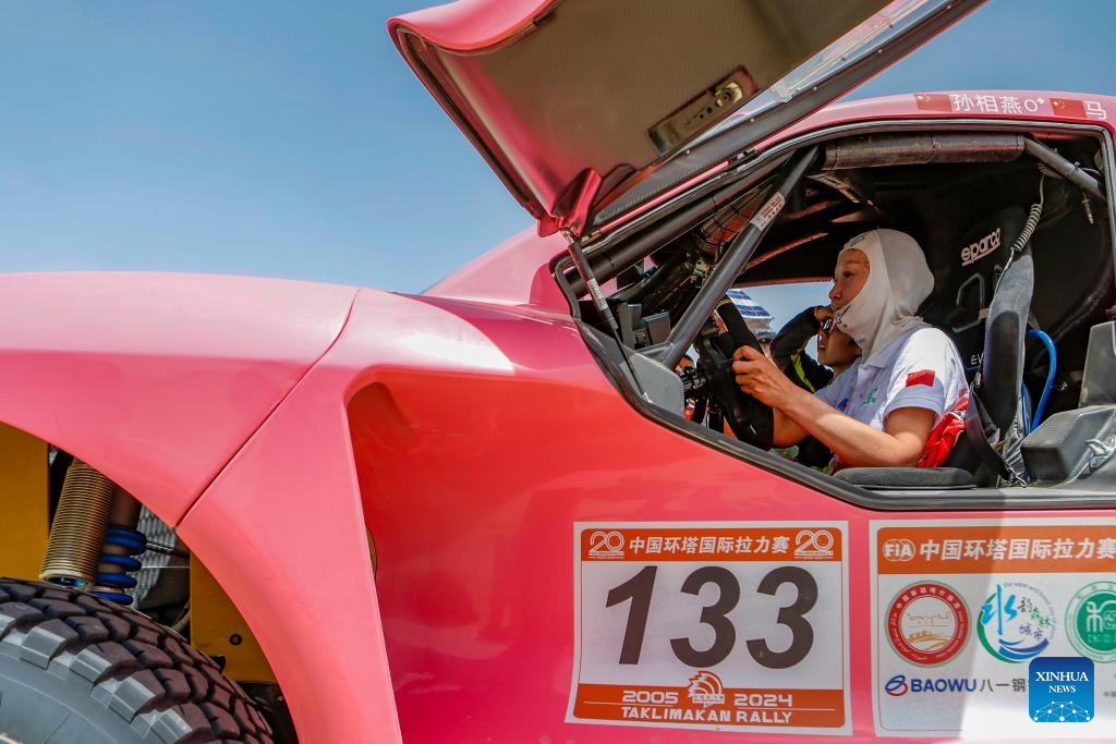 Taklimakan Rally‘s 2nd stage sees smooth finishes amid desert challenge