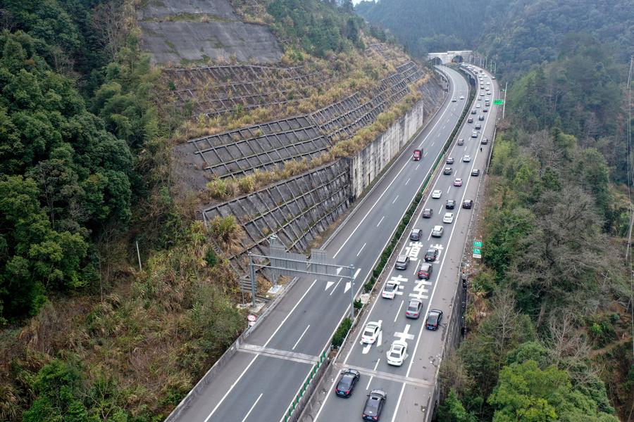 China sees decline in major road accidents despite vehicle boom-Xinhua