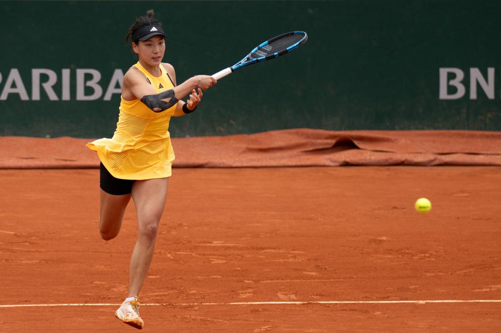 Highlights of women’s singles third round match at French Open tennis tournament