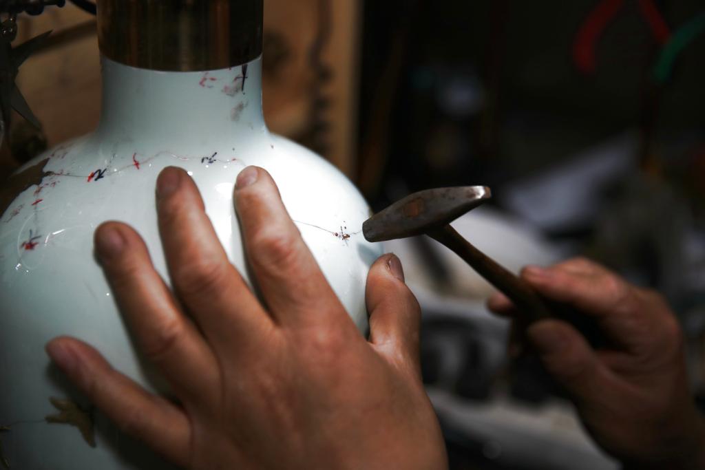 MasterOfCrafts | Porcelain Mending Inheritor in East China's Shandong