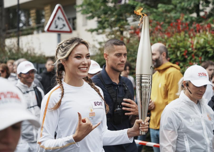 Winter Olympic Champion Gu Ailing Participates in Paris 2024 Torch Relay