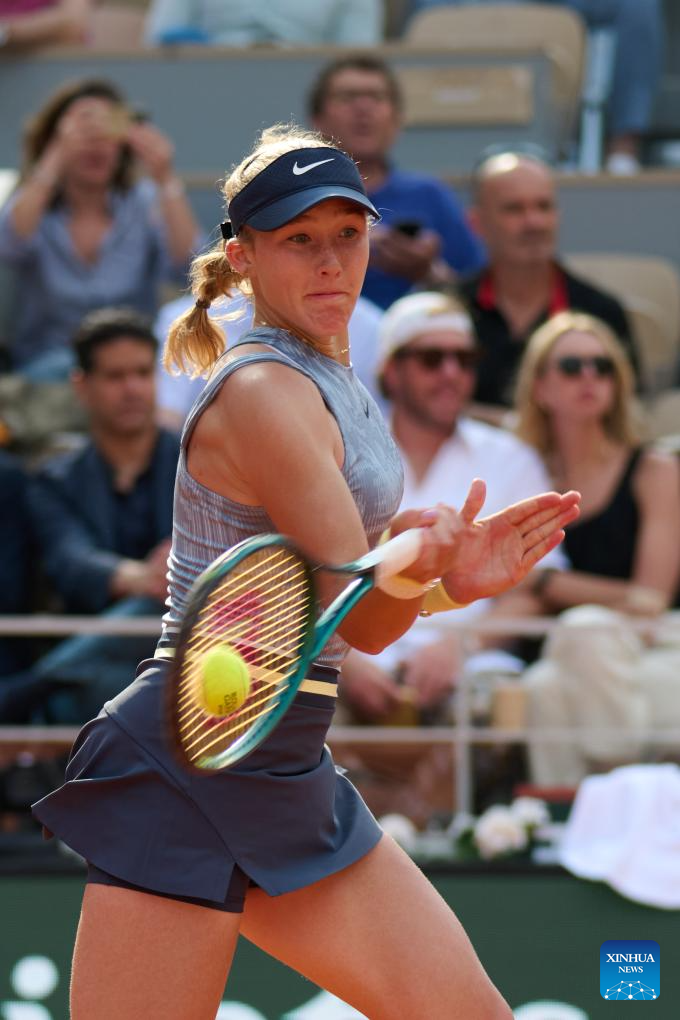 Highlights of women’s singles semifinal match at French tennis tournament