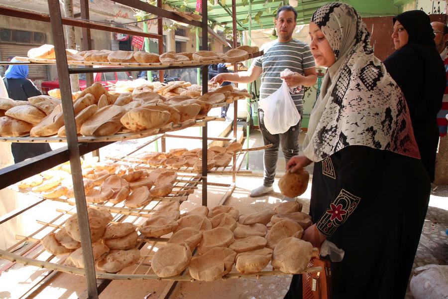 Egypt enacts unprecedented cut on bread subsidy to reduce budget