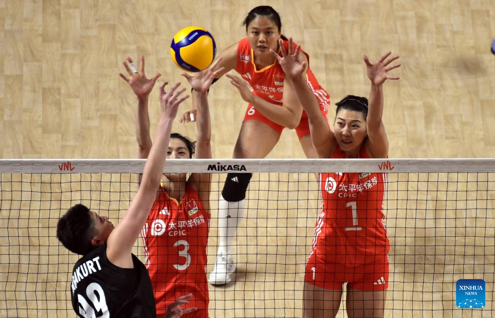 Kadınlar Voleybol Milletler Ligi: Çin vs.  Türkiye-Xinhua