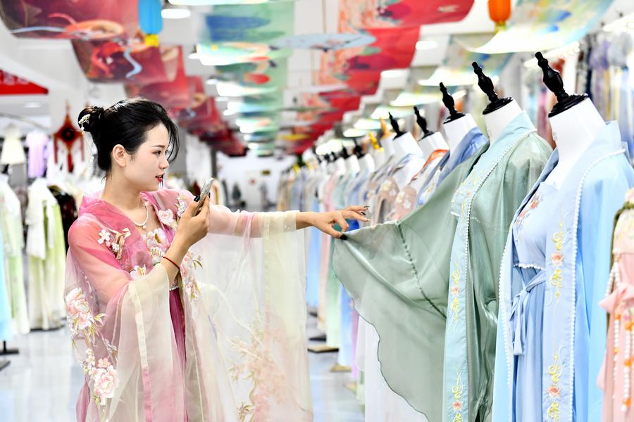 East China province gets poised for mid-year shopping spree via livestreaming